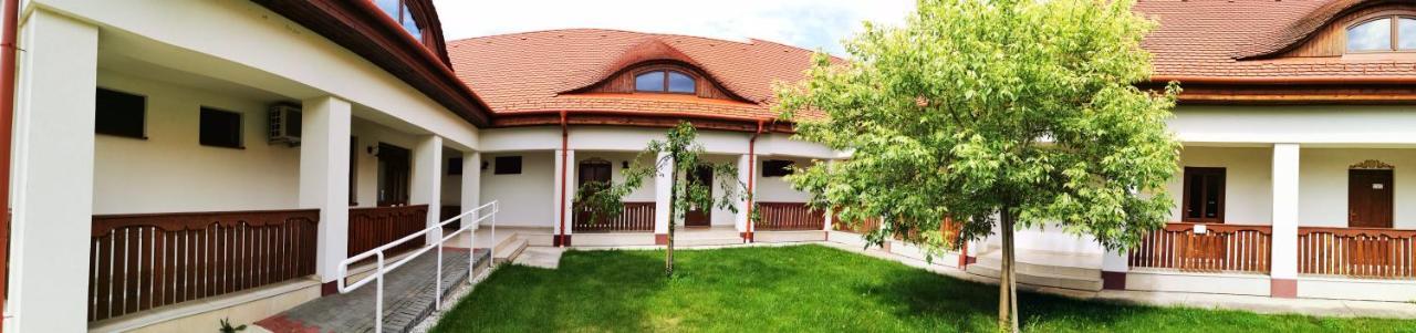 Bed and Breakfast Szabolcs Vezer Panzio Екстер'єр фото