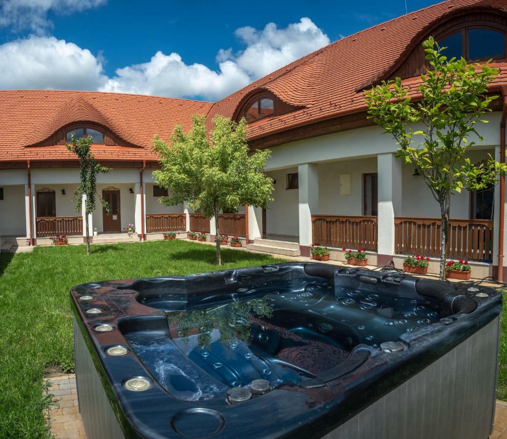 Bed and Breakfast Szabolcs Vezer Panzio Екстер'єр фото